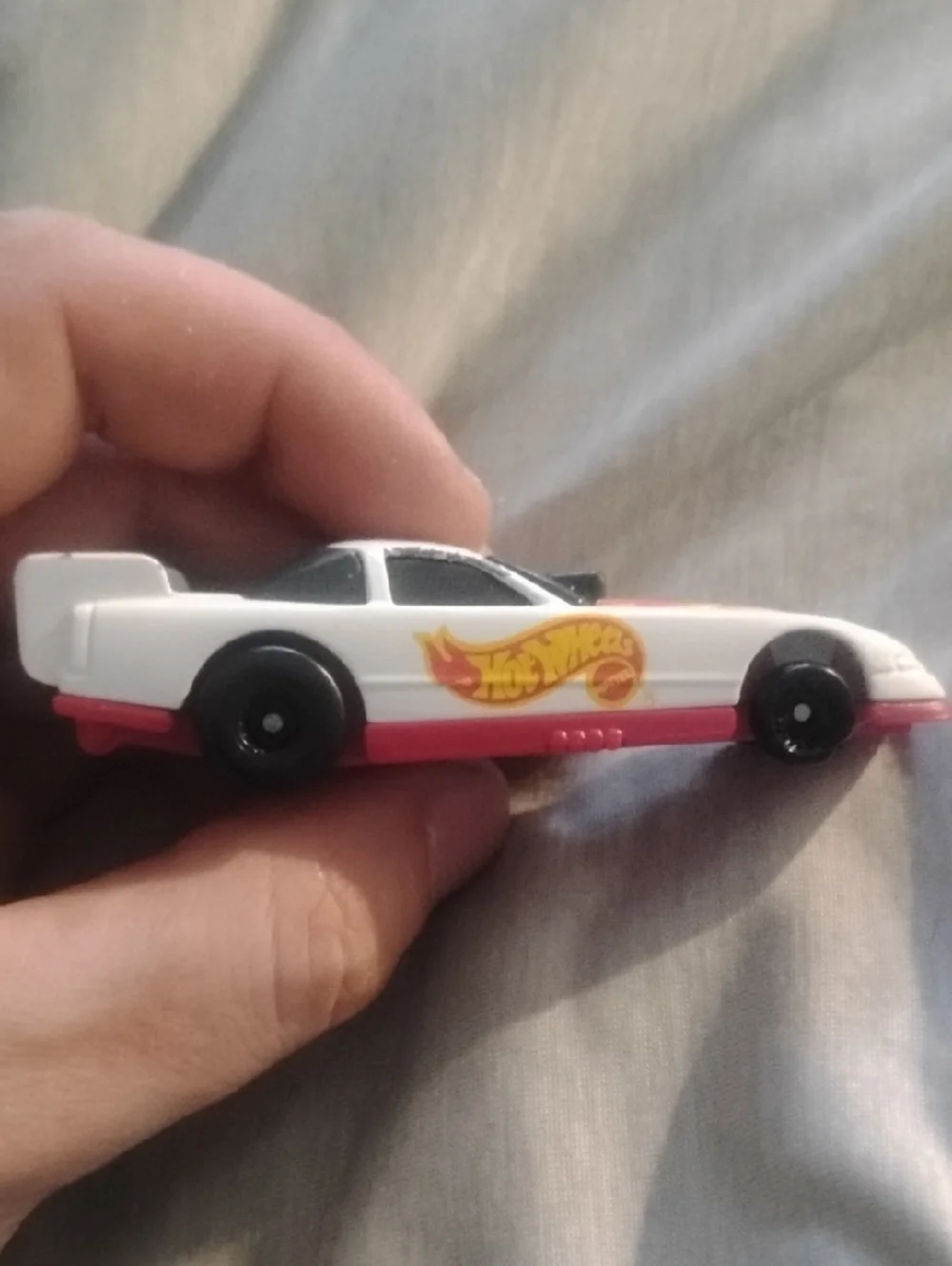 Hot Wheels white red